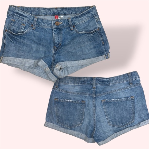 Divided by H & M Denim Cuffed 2.5” Shorty Shorts Factory Distressed Sz 4 - Picture 1 of 7